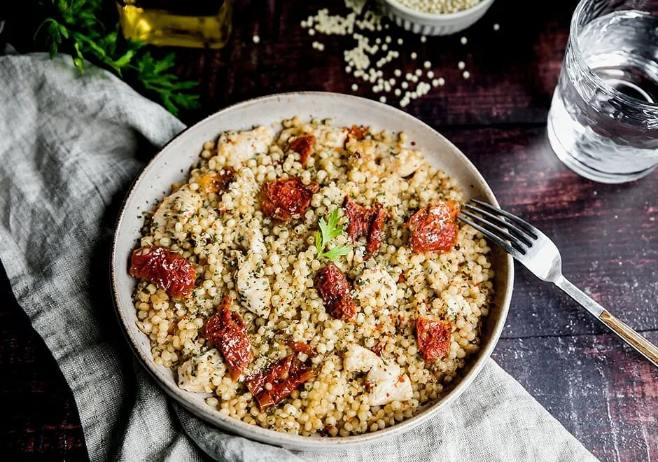 Pâtes au poulet, tomates séchées et mozzarella