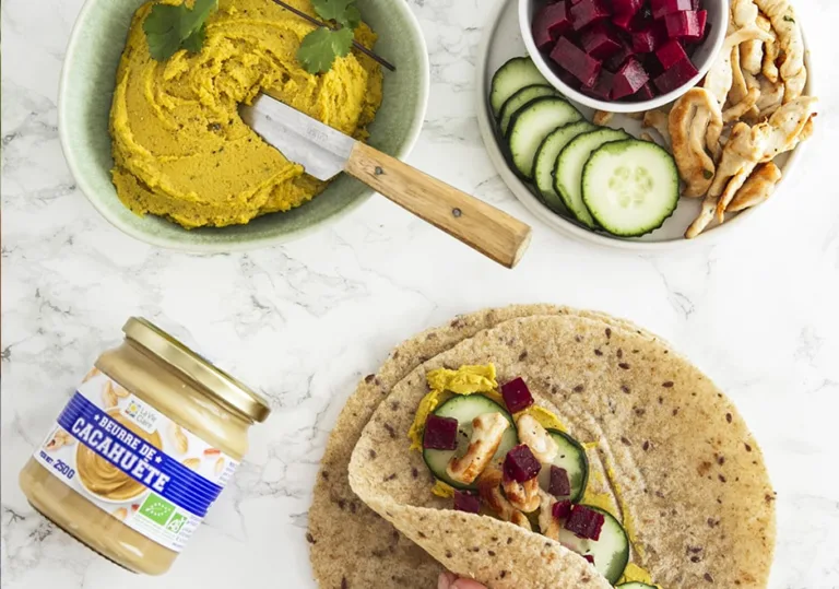 Wrap au poulet et son houmous curry/beurre de cacahuète